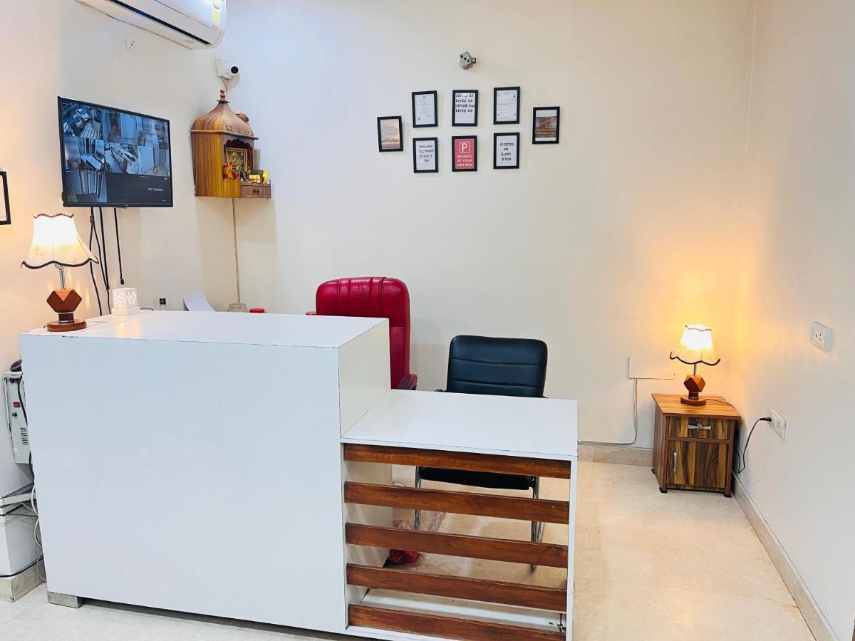Hotel Park Pride Pitampura New Delhi, Couple Friendly Exteriör bild