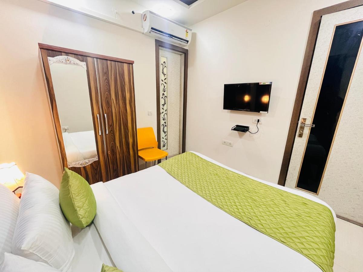 Hotel Park Pride Pitampura New Delhi, Couple Friendly Exteriör bild