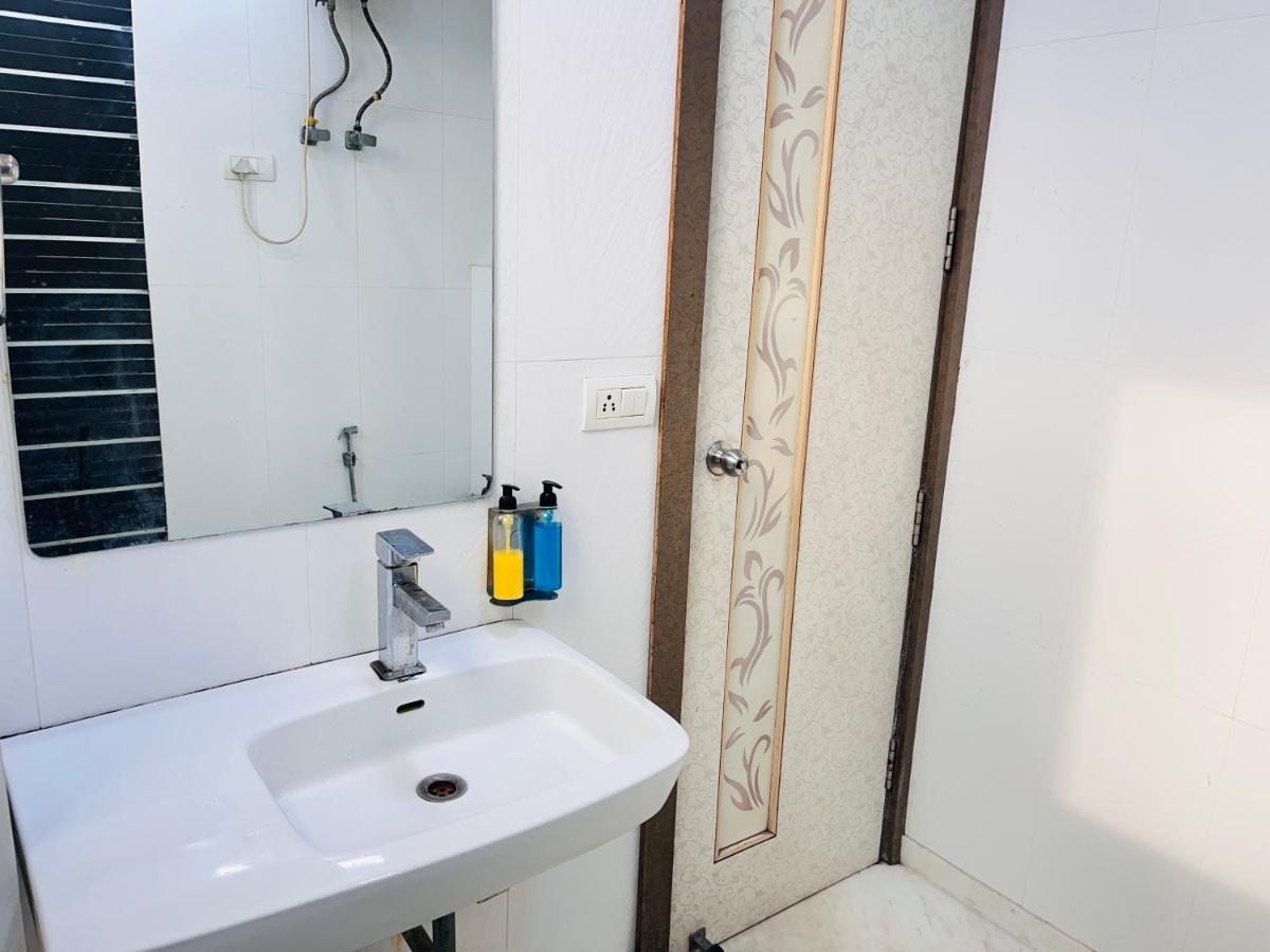 Hotel Park Pride Pitampura New Delhi, Couple Friendly Exteriör bild
