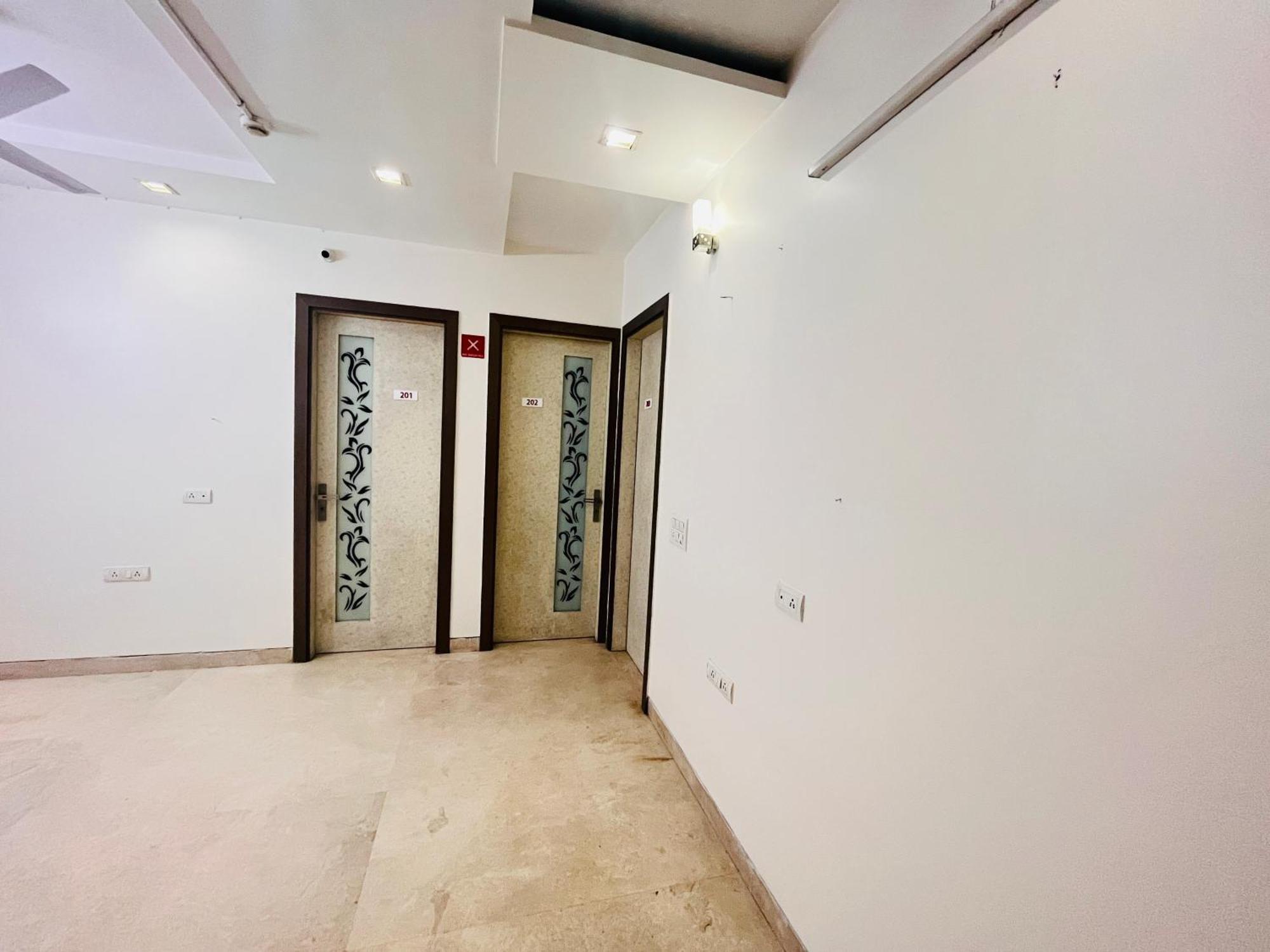 Hotel Park Pride Pitampura New Delhi, Couple Friendly Exteriör bild