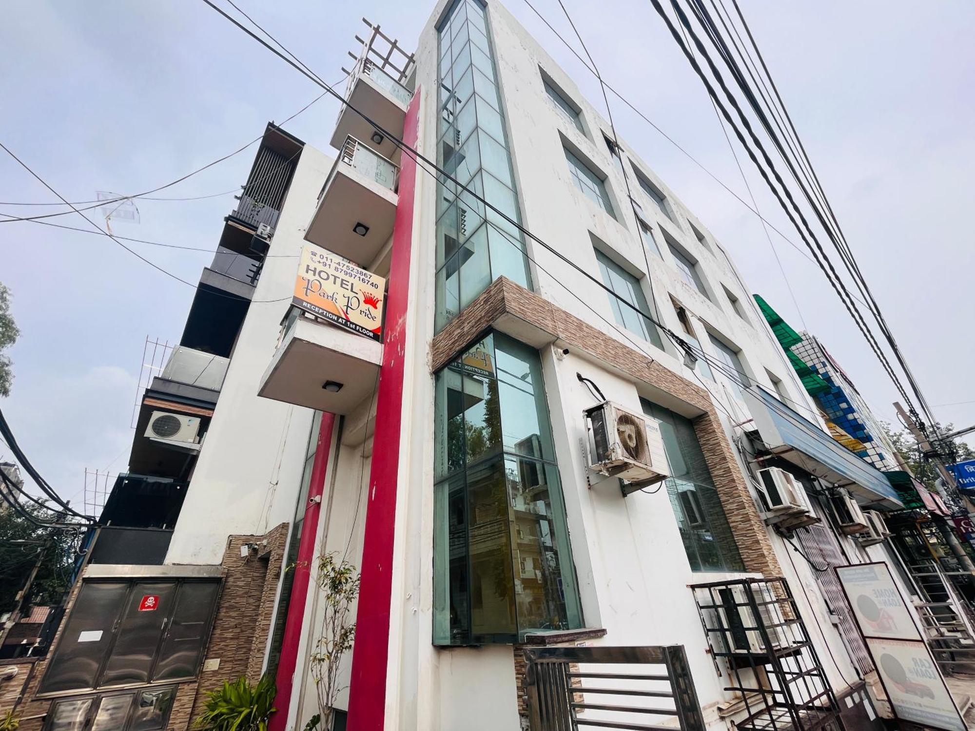 Hotel Park Pride Pitampura New Delhi, Couple Friendly Exteriör bild