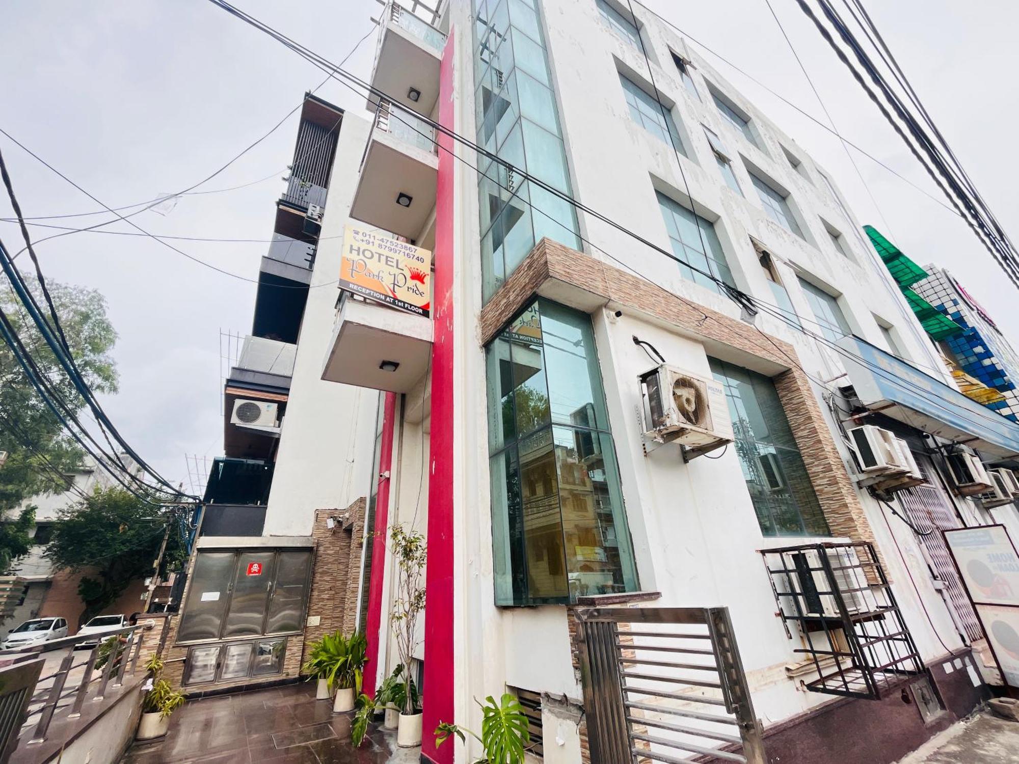 Hotel Park Pride Pitampura New Delhi, Couple Friendly Exteriör bild
