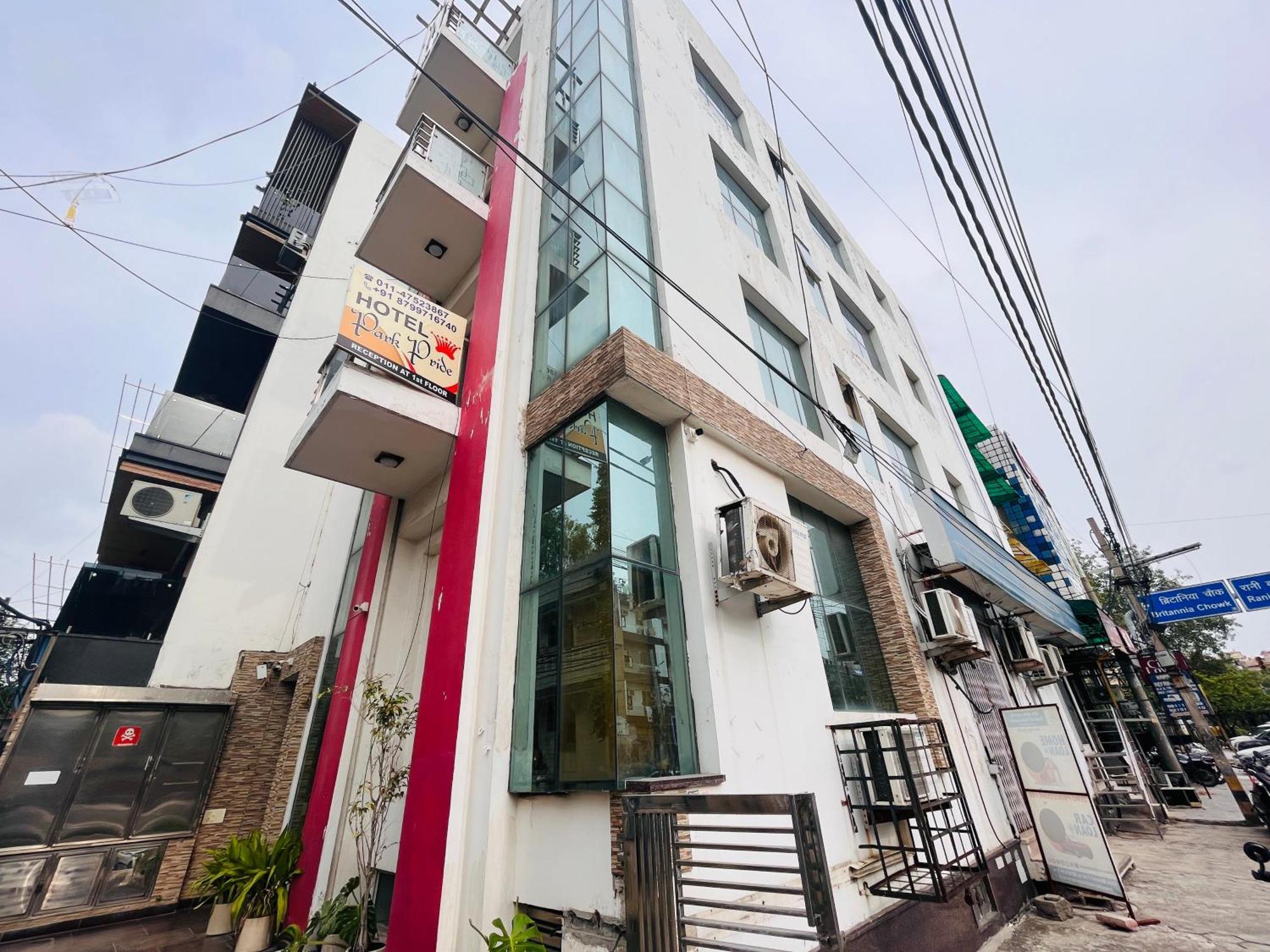 Hotel Park Pride Pitampura New Delhi, Couple Friendly Exteriör bild